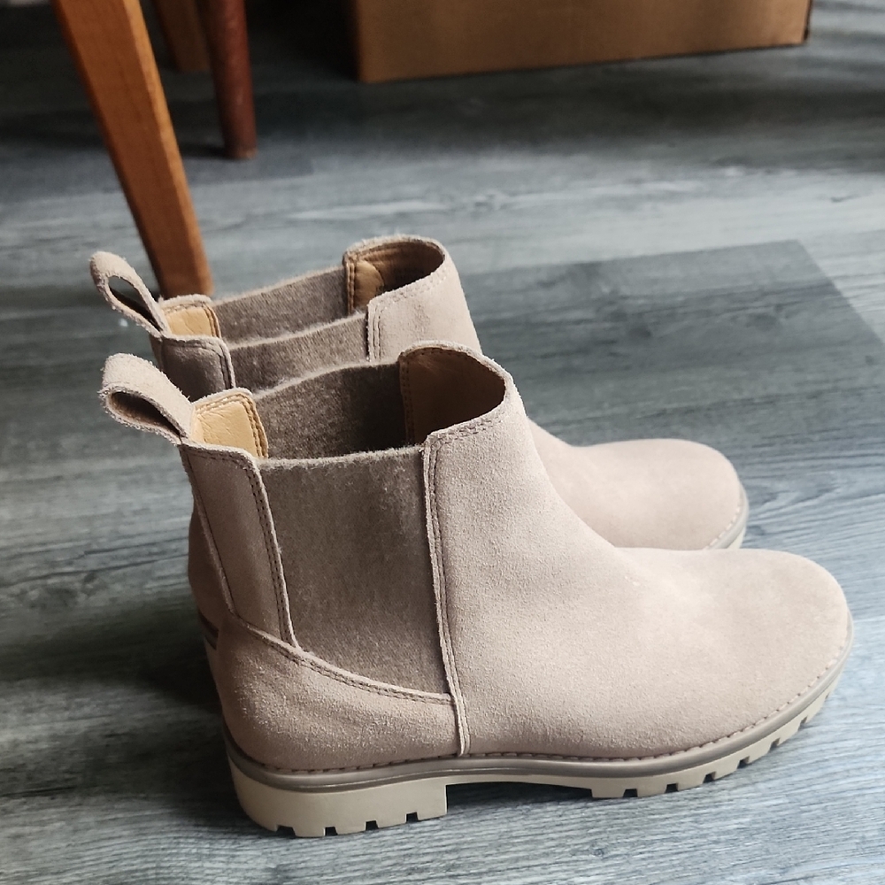 Crown Vintage Chelsea Boots